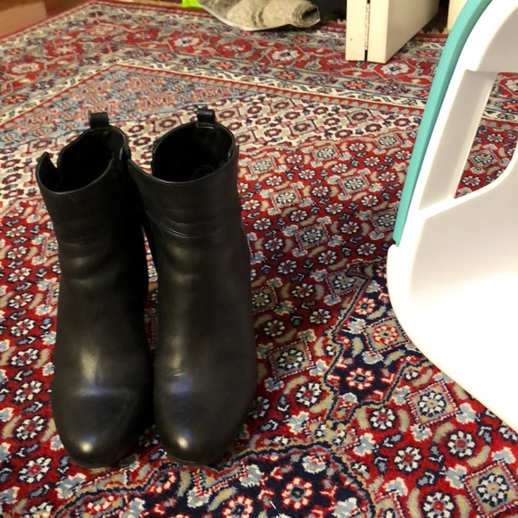 Super cute leather sam Edelman booties boots - Picture 2 of 4